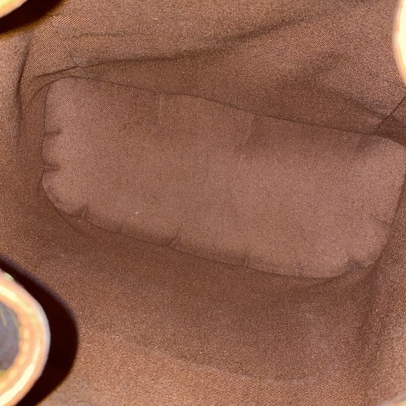 Louis Vuitton Monogram Montsouris MM Backpack - Picture 9 of 14